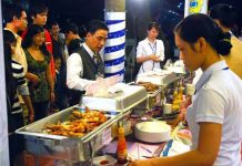 ảnh chụp: cửa hàng thức ăn sẵn